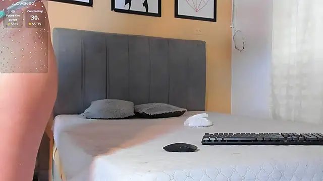 crystall06 online show from October 2025 02:05:01 PM