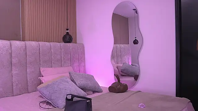 violeta aroca online show from June 2026 03:09:01 AM