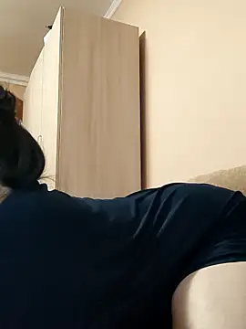 Zulfiya Bruce online show from December 2025 06:12:01 PM