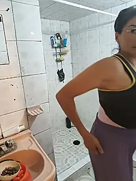 LaInsaciableIntensa online show from May 2026 05:29:01 PM
