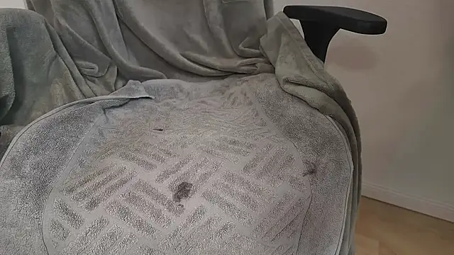 Snapshot of control-me chatting on September 2025 05:12:02 PM control-me online show from September 2025 05:12:02 PM