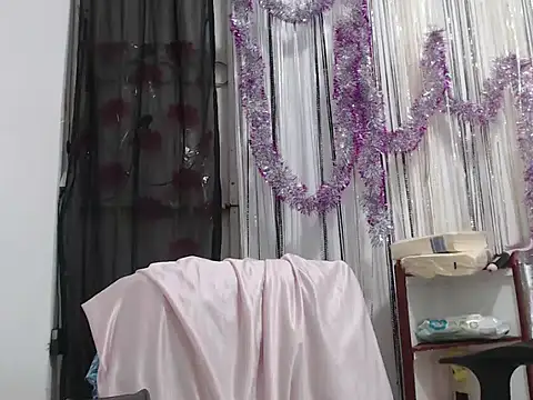 Snapshot of heyline_milf chatting on December 2024 07:06:01 PM heyline milf online show from December 2024 07:06:01 PM