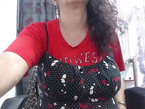 Snapshot of heyline_milf chatting on December 2024 11:29:02 PM heyline milf online show from December 2024 11:29:02 PM