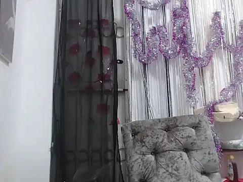 Snapshot of heyline_milf chatting on December 2024 12:49:01 PM heyline milf online show from December 2024 12:49:01 PM
