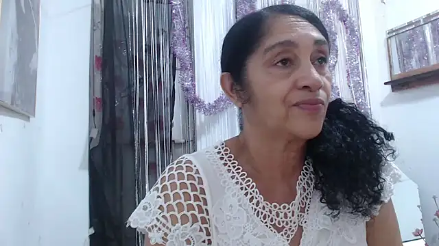Snapshot of heyline_milf chatting on February 2025 08:53:01 PM heyline milf online show from February 2025 08:53:01 PM