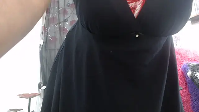 Snapshot of heyline_milf chatting on March 2025 11:05:01 PM heyline milf online show from March 2025 11:05:01 PM