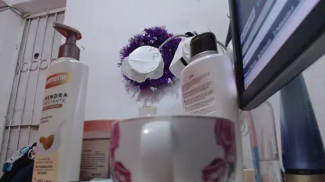 heyline milf online show from April 2026 03:10:02 PM
