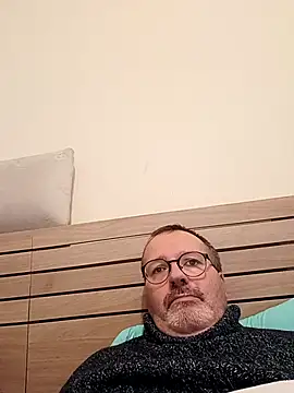 mike9473 online show from November 2025 03:58:01 PM