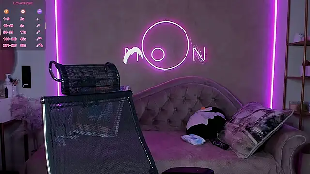 Snapshot of lika_lil chatting on October 2025 04:48:01 AM lika lil online show from October 2025 04:48:01 AM