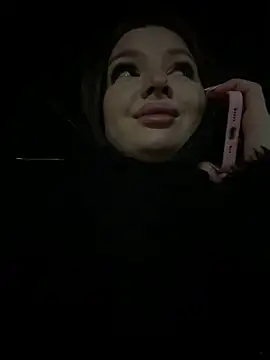 KrisMagnoly online show from November 2025 03:00:02 PM