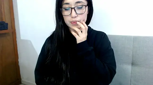 Snapshot of YummymeowW chatting on February 2025 06:17:02 AM YummymeowW online show from February 2025 06:17:02 AM