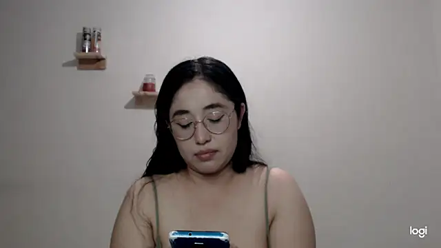 Snapshot of YummymeowW chatting on October 2025 03:45:02 AM YummymeowW online show from October 2025 03:45:02 AM