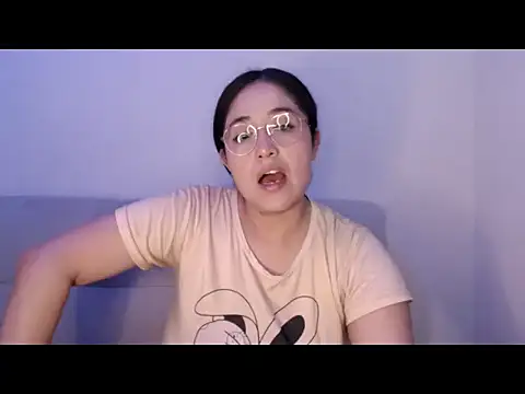 YummymeowW online show from May 2026 03:37:02 AM