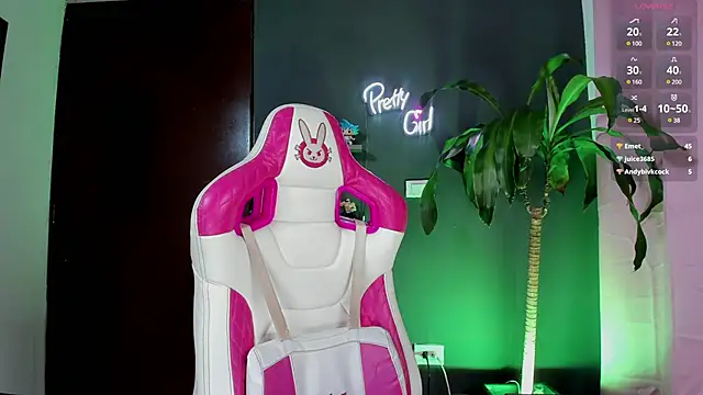 Snapshot of Katiehill_1 chatting on March 2025 06:43:02 PM Katiehill 1 online show from March 2025 06:43:02 PM