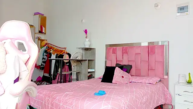 the queen aleja online show from March 2026 12:49:01 PM