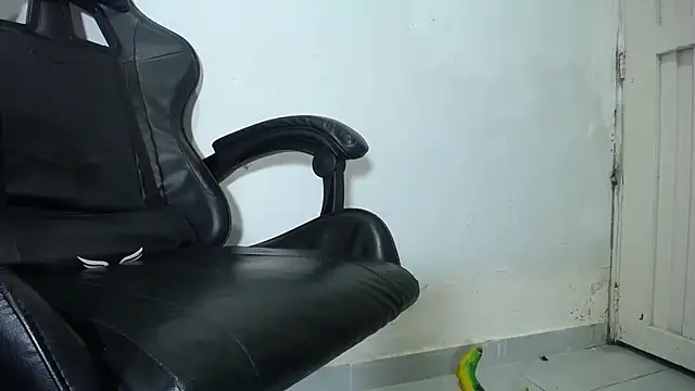 hersheybanks23 online show from November 2025 11:10:03 AM