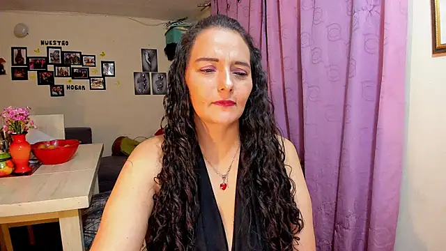 Snapshot of emma_luxy chatting on February 2026 04:42:01 AM emma luxy online show from February 2026 04:42:01 AM