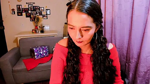 Snapshot of emma_luxy chatting on March 2026 05:57:02 AM emma luxy online show from March 2026 05:57:02 AM