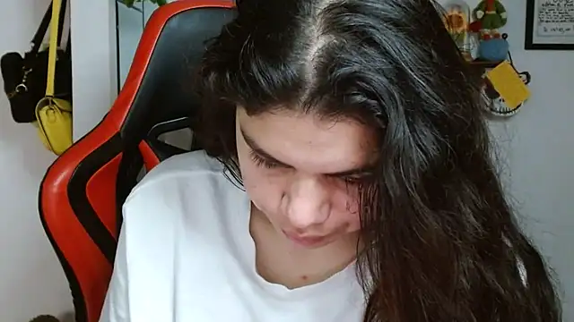 Snapshot of Nikkykora15 chatting on December 2024 10:02:02 PM Nikkykora15 online show from December 2024 10:02:02 PM