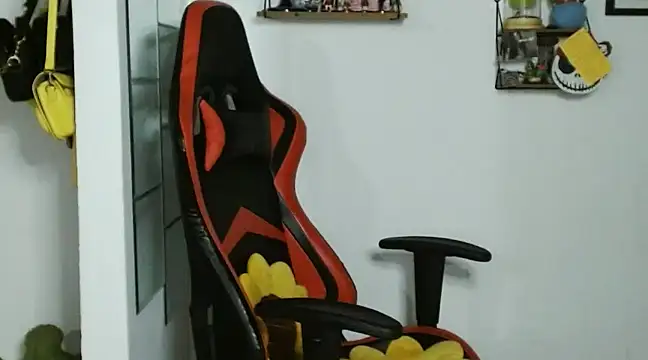 Snapshot of Nikkykora15 chatting on December 2024 01:06:02 AM Nikkykora15 online show from December 2024 01:06:02 AM