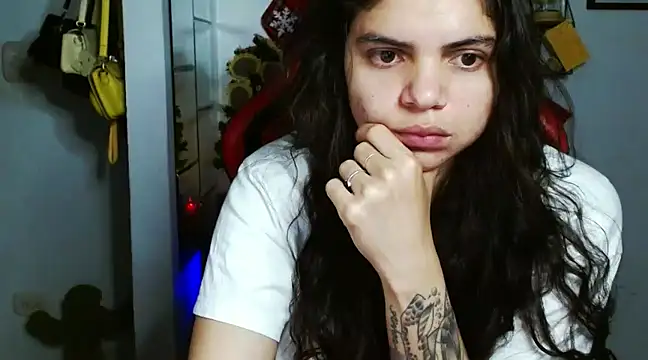 Snapshot of Nikkykora15 chatting on December 2024 01:25:01 AM Nikkykora15 online show from December 2024 01:25:01 AM