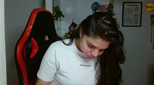 Snapshot of Nikkykora15 chatting on December 2024 02:13:01 AM Nikkykora15 online show from December 2024 02:13:01 AM