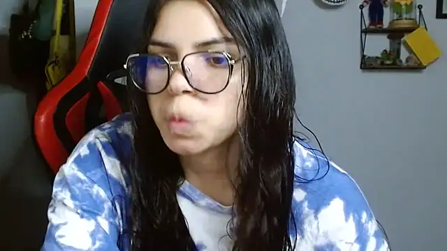 Snapshot of Nikkykora15 chatting on January 2025 12:44:02 AM Nikkykora15 online show from January 2025 12:44:02 AM