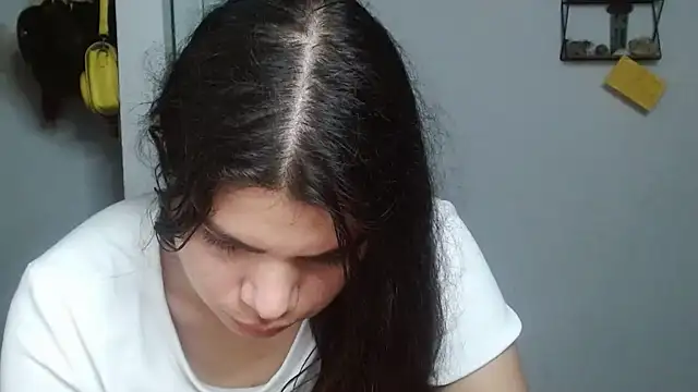 Snapshot of Nikkykora15 chatting on February 2025 03:34:02 AM Nikkykora15 online show from February 2025 03:34:02 AM