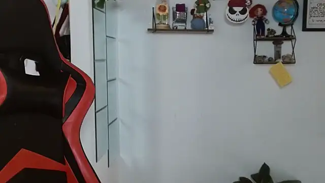 Snapshot of Nikkykora15 chatting on February 2025 08:09:01 PM Nikkykora15 online show from February 2025 08:09:01 PM