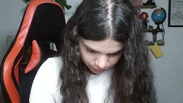 Snapshot of Nikkykora15 chatting on February 2025 02:18:01 AM Nikkykora15 online show from February 2025 02:18:01 AM