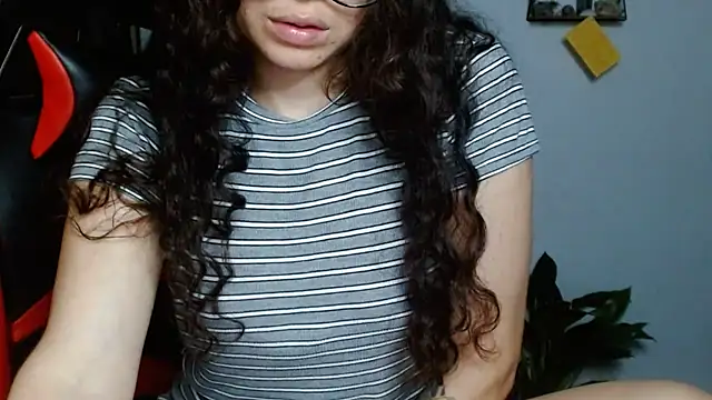 Snapshot of Nikkykora15 chatting on February 2025 02:42:02 AM Nikkykora15 online show from February 2025 02:42:02 AM