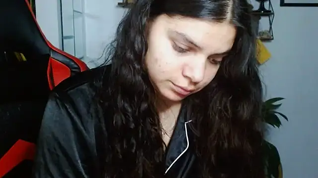 Snapshot of Nikkykora15 chatting on March 2025 04:38:02 AM Nikkykora15 online show from March 2025 04:38:02 AM