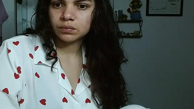 Snapshot of Nikkykora15 chatting on October 2025 01:20:02 AM Nikkykora15 online show from October 2025 01:20:02 AM