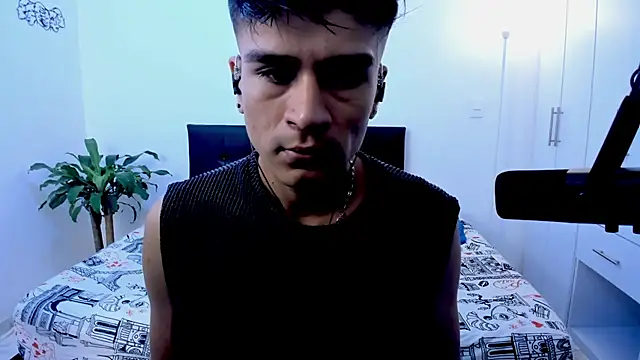 Snapshot of Eiden_allenx chatting on December 2024 07:35:01 PM Eiden allenx online show from December 2024 07:35:01 PM