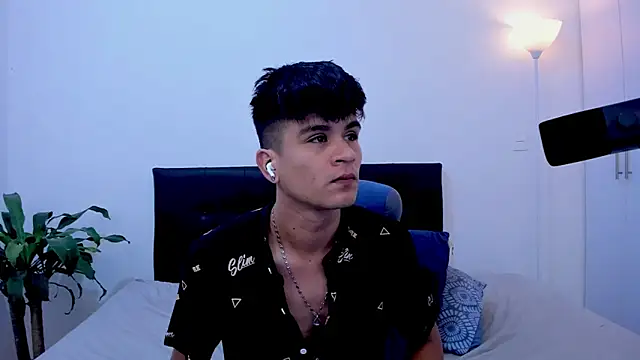 Snapshot of Eiden_allenx chatting on January 2025 02:02:02 PM Eiden allenx online show from January 2025 02:02:02 PM