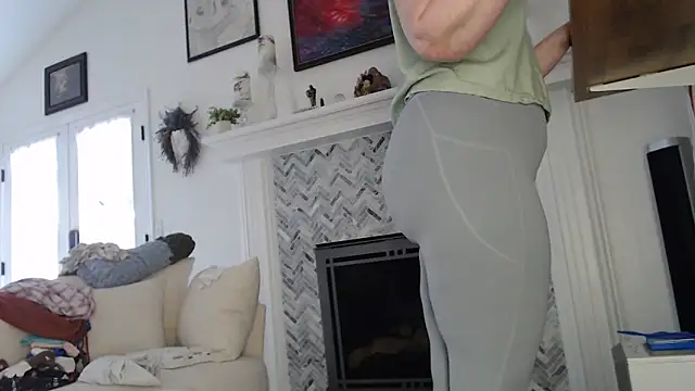 AuroraWillows online show from October 2025 02:46:02 PM