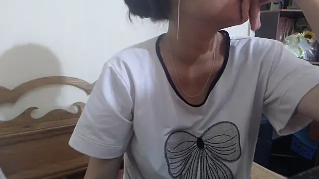 Beauty Asian Tina online show from April 2026 12:40:01 PM