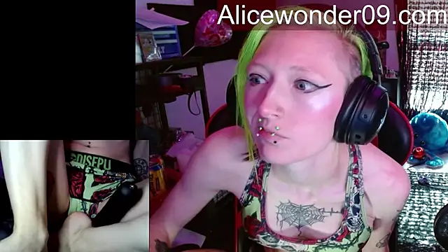 Snapshot of alicewonder09 chatting on March 2026 04:12:02 PM alicewonder09 online show from March 2026 04:12:02 PM