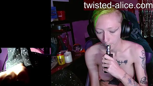 alicewonder09 online show from April 2026 07:30:02 PM