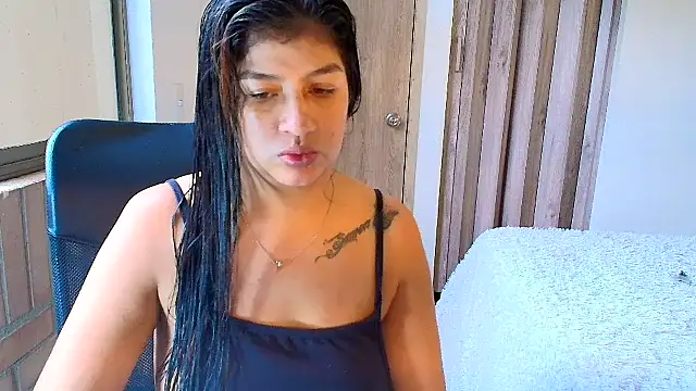 sara2520 online show from October 2025 07:36:02 PM