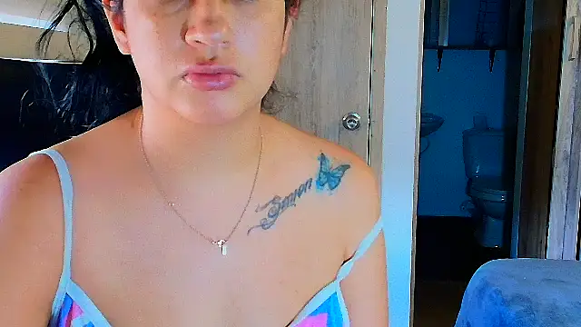 Snapshot of sara2520 chatting on April 2026 08:35:02 PM sara2520 online show from April 2026 08:35:02 PM