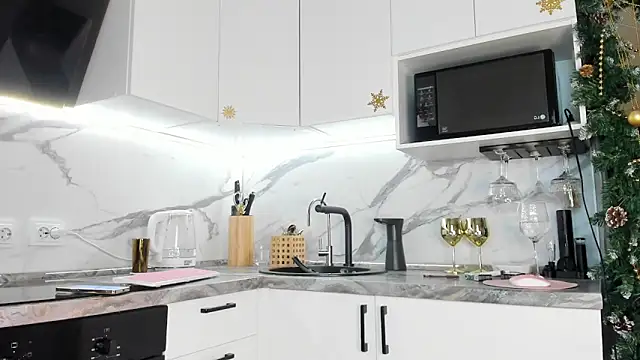 Snapshot of Lex_Love chatting on December 2024 05:01:02 PM Lex Love online show from December 2024 05:01:02 PM