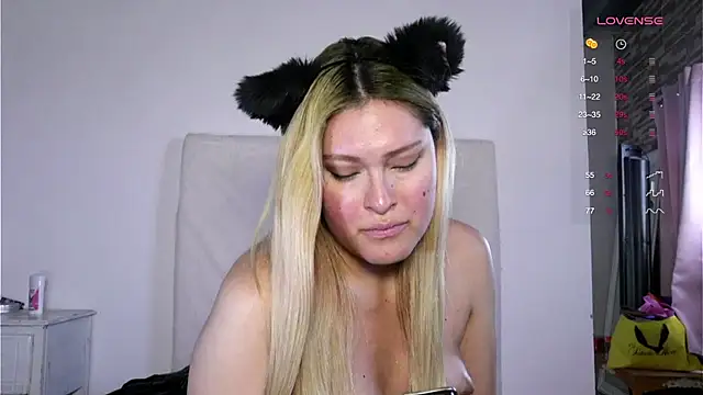 Snapshot of Angelas_dream chatting on February 2025 09:49:01 PM Angelas dream online show from February 2025 09:49:01 PM