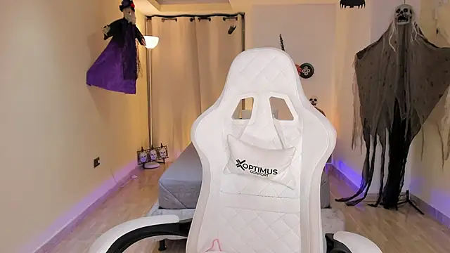 carleee winter online show from October 2025 01:28:01 AM