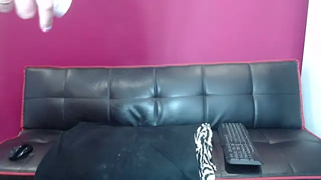 Snapshot of Young_Strawberryy chatting on February 2025 01:40:02 PM Young Strawberryy online show from February 2025 01:40:02 PM