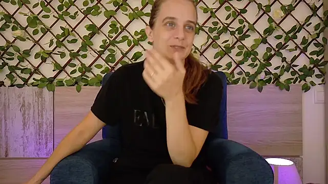 Snapshot of LadyChantale chatting on October 2025 07:47:02 AM LadyChantale online show from October 2025 07:47:02 AM