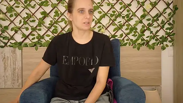 Snapshot of LadyChantale chatting on November 2025 07:42:02 AM LadyChantale online show from November 2025 07:42:02 AM