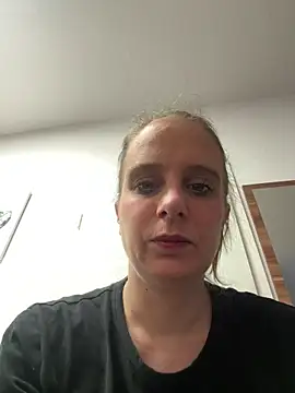 LadyChantale online show from April 2026 05:25:01 AM