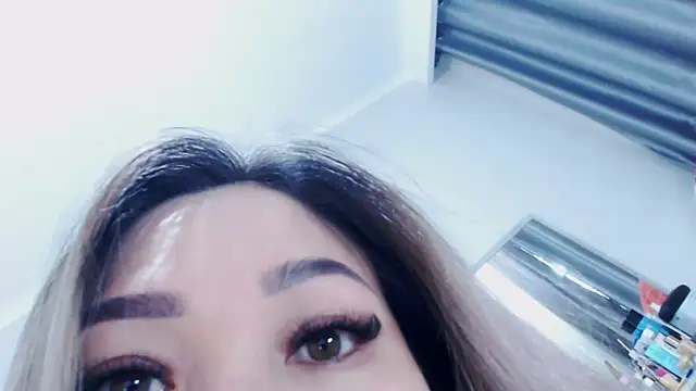 viki lizzi online show from October 2025 04:43:01 AM