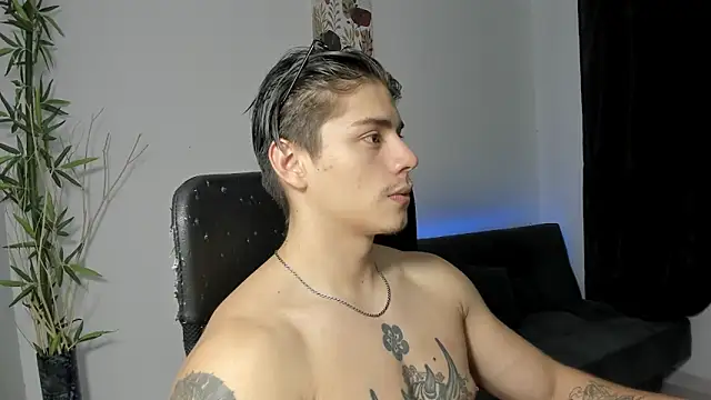 Snapshot of Giordano_Russo chatting on December 2024 06:09:01 AM Giordano Russo online show from December 2024 06:09:01 AM